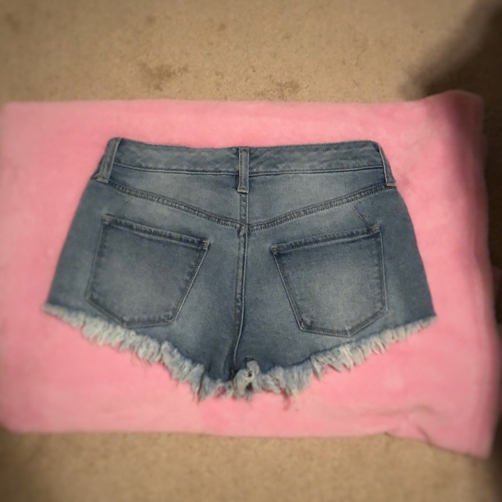 🌸 High Rise Shorts - Picture 2 of 2